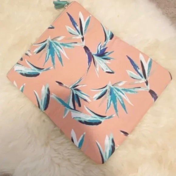 Rachel Pally Clutch😍 - Picture 3 of 5